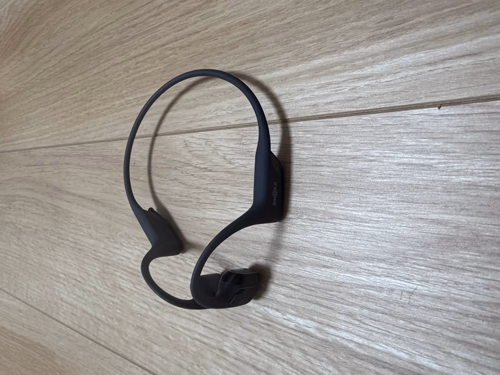 Shokz OpenRun Pro 2（ミニサイズ）。骨伝導イヤホンで周囲の環境音と音楽を両立する